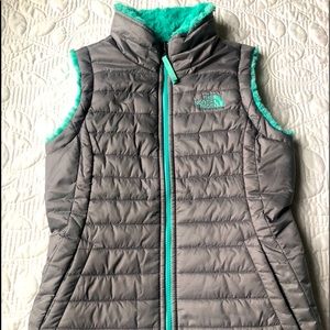 North face- Girls med 10/12 Reversible Puffer Vest